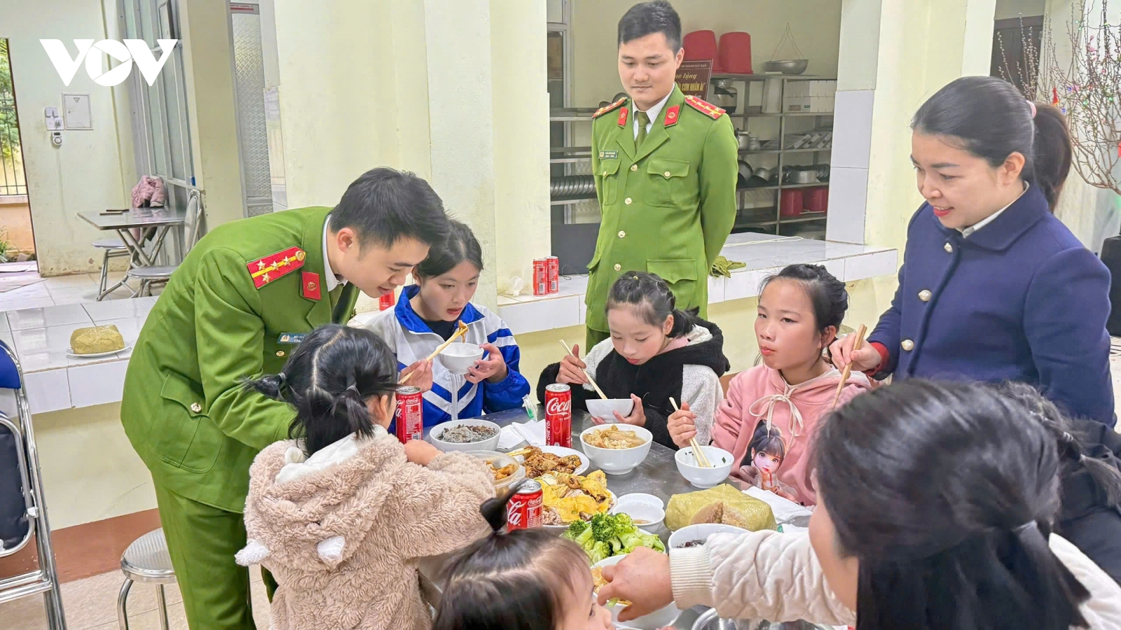 Lan tỏa yêu thương từ “Bữa cơm nhân ái” dịp Tết Nguyên đán